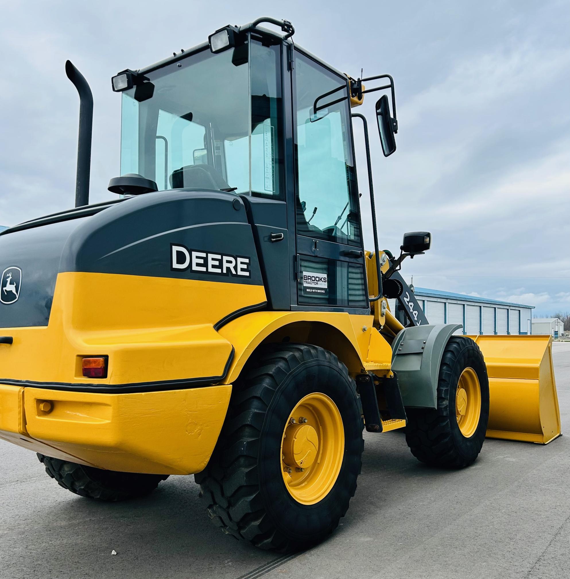 2014 DEERE 244J - Image 7